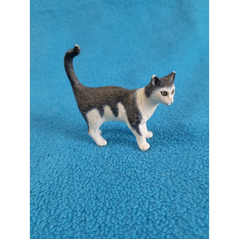 2008 Schleich Gray & White Tabby Cat Retired Animal Figure